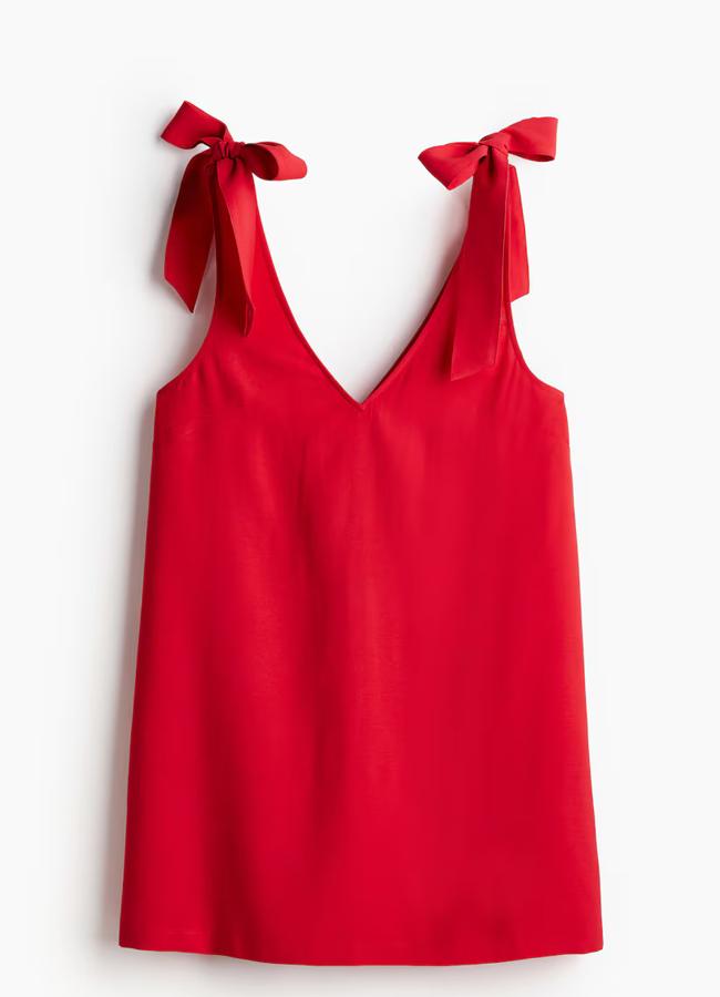 Vestido rojo con tirantes de lazo de H&M.