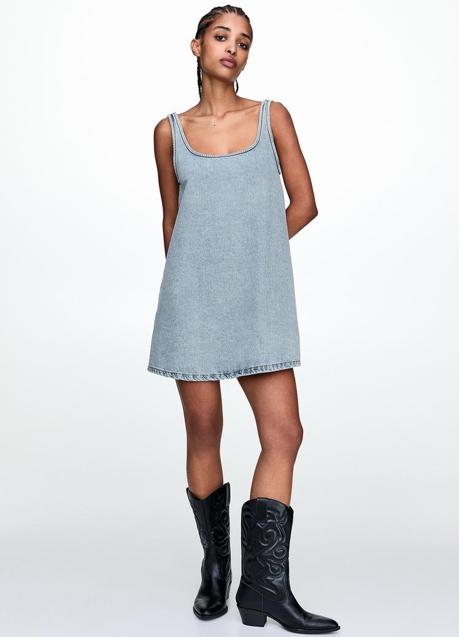 Vestido corto de Pull & Bear (25,99 euros)