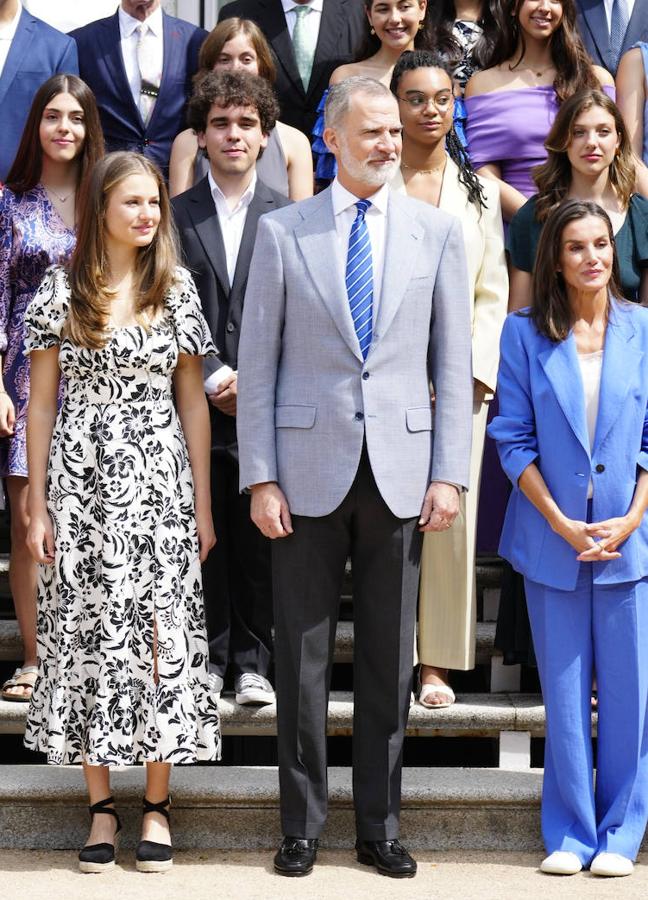 Leonor junto al rey Felipe y la reina Letizia. / LIMITED PICTURES