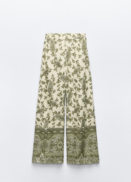 Pantalones estampados de Zara (29,95 euros)