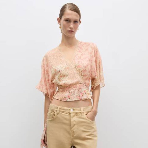 Blusa cruzada estampado floral (25,99€)