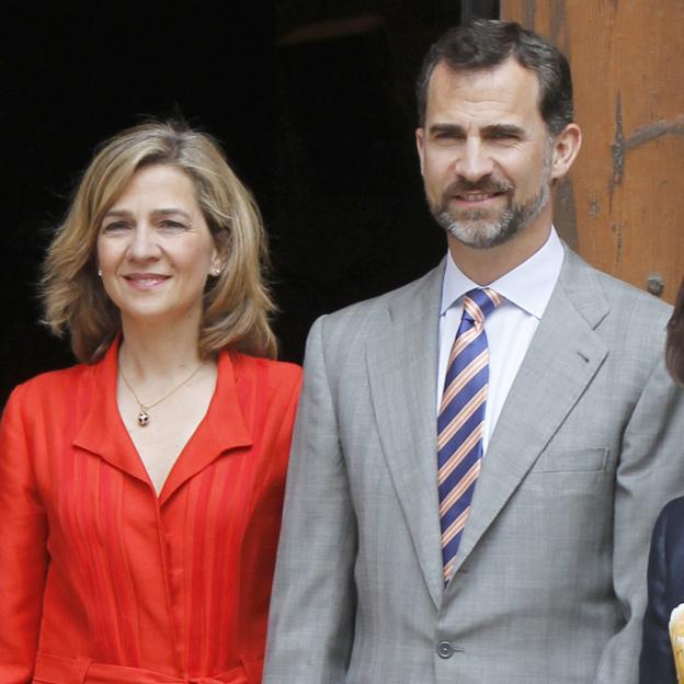 La infanta Cristina junto a su hermano, el rey Felipe VI. 