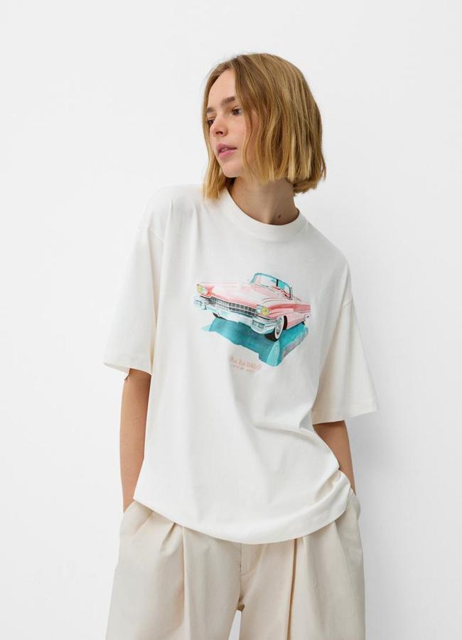 Camiseta oversize de Bershka.