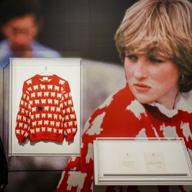 El jersey de ovejitas de Diana de Gales. 