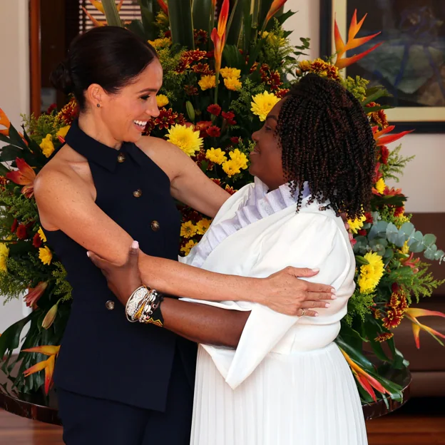 El viaje NO oficial a Colombia de los Sussex como si fueran reyes: looks de millonaria de Meghan y el ataque de Harry a Elon Musk