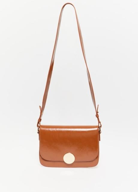 Bolso marrón de Sfera (19,99 euros)