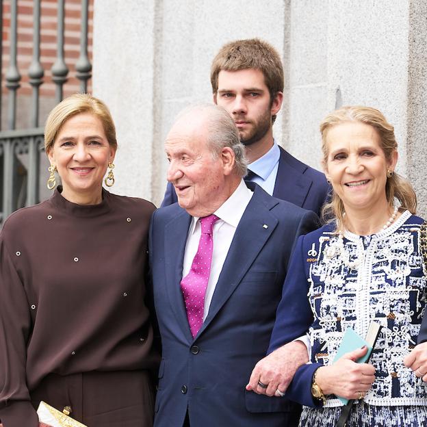 Las infantas Elena y Cristina junto al rey Juan Carlos y Juan Urdangarin, en la última gran reunión Borbón, con ocasión de la boda de Teresa Urquijo y el alcalde de Madrid. 