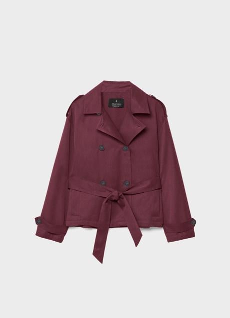 Chaqueta corta de Stradivarius (29,99 euros)