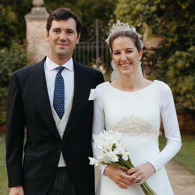 El vestido de novia de Victoria López-Quesada, al detalle: diseño clásico, tiara de diamantes y el esperado guiño a su familia