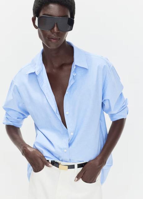 Camisa azul de H&M (19,99 euros)