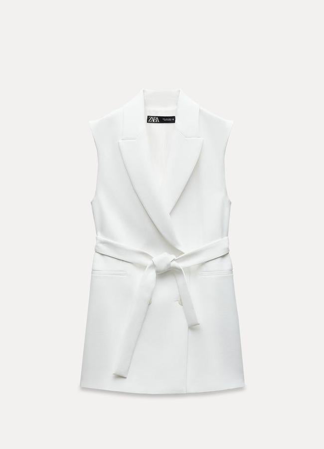 Chaleco blanco de Zara.