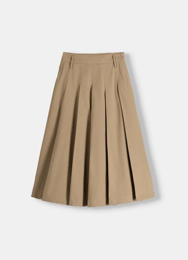 Falda midi de tablas con bolsillos de Bershka, 29,99 euros.