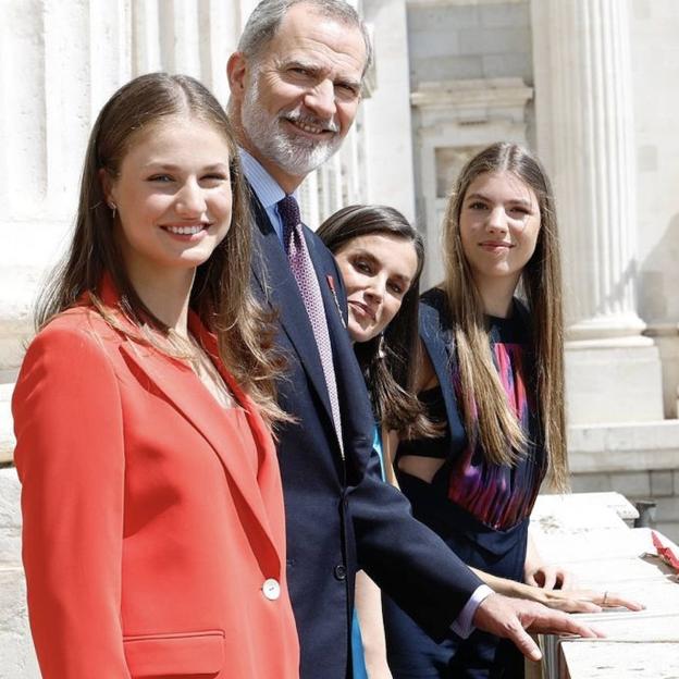 Esta fue la primera imagen que se colgó en el perfil de Instagram de Casa Real, con Letizia apenas asomando. 