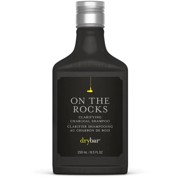 On The Rocks Claryfing Charcoal Shampoo de Drybar. Precio: 29 euros