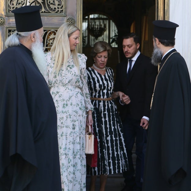 Los novios junto a la reina Ana María en Atenas. 