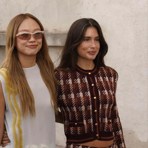 Chaquetas de tweed cortas que llevan las chicas bajitas porque estilizan y quedan muy elegantes