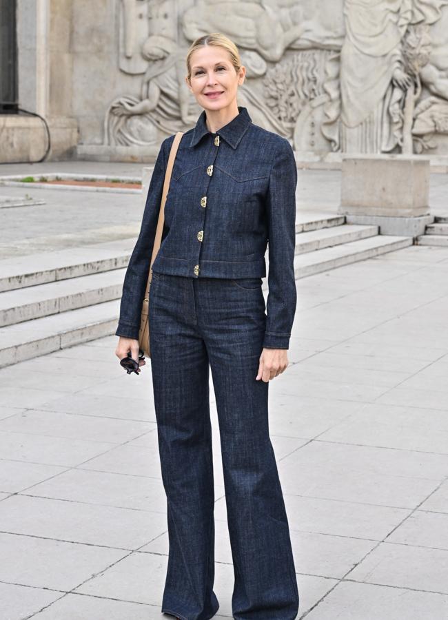 Kelly Rutherford en París con total look en denim. Foto: Gtres.