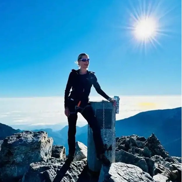 La venezolana Tatiana Blatnick en la cima del monte Olimpo. 