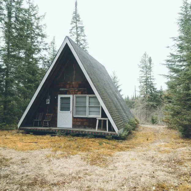 Cabaña en las montañas Adirondacks, la zona en la que transcurre la nueva novela de Liz Moore, El dios de los bosques. 