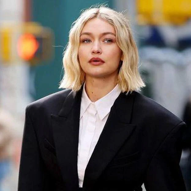 Gigi Hadid con corte de pelo carré ondulado