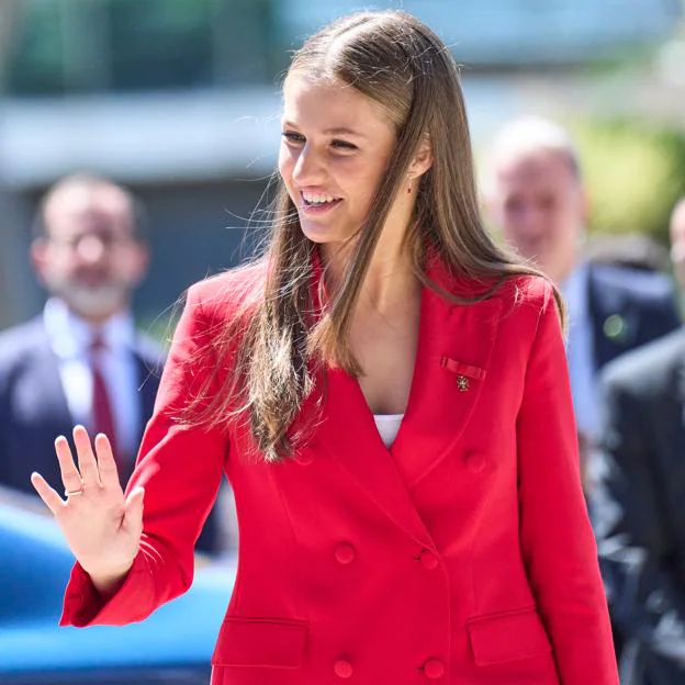 Los looks de la princesa Leonor en el Día de la Hispanidad: de su debut a juego con Sofía a su primer uniforme militar