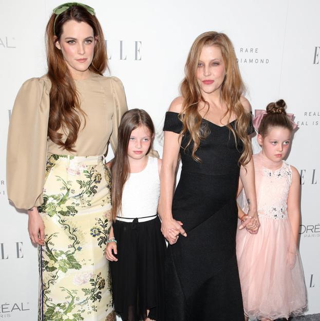 Lisa Marie Presley junto a sus hijas, Riley Keough, y las gemelas Finely y Harper. 