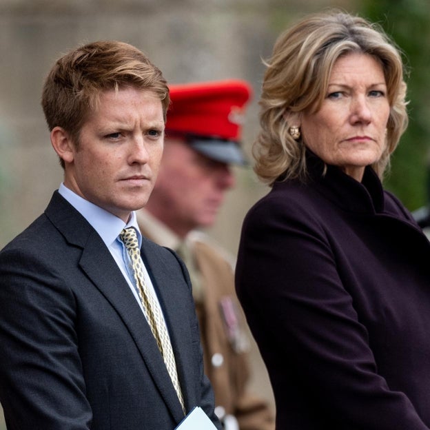 Hugh Grosvenor, duque de Westminster, junto a su madre Natalia. 