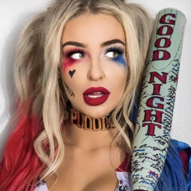 Influencer con maquillaje de Harley Quinn para Halloween