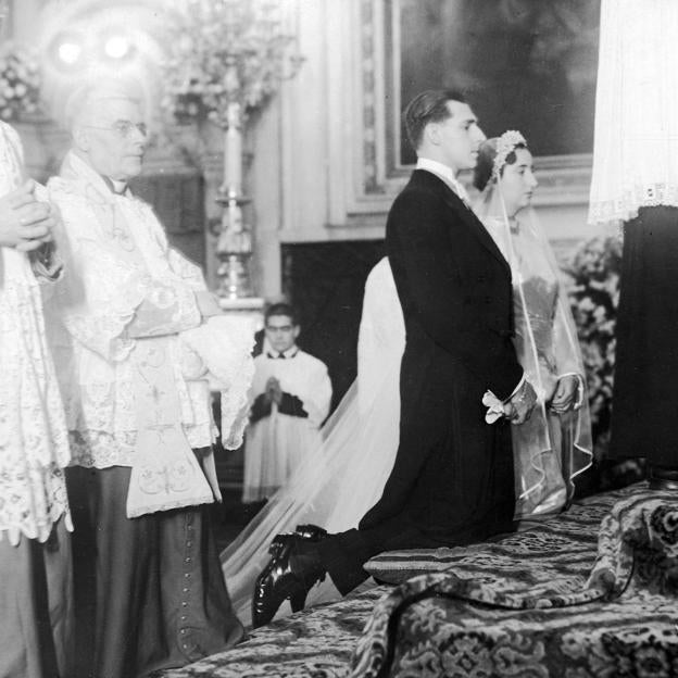 Los padres del rey Juan Carlos I, en un momento de la ceremonia religiosa. 