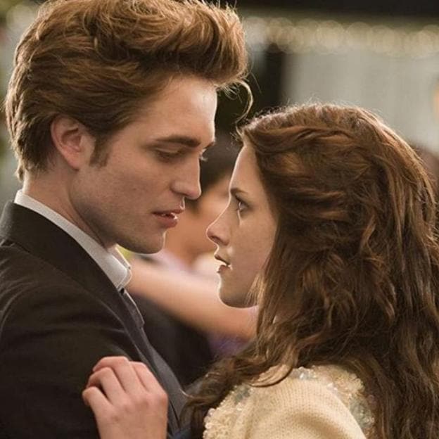 Edward Cullen y Bella Swan en Crepúsculo.