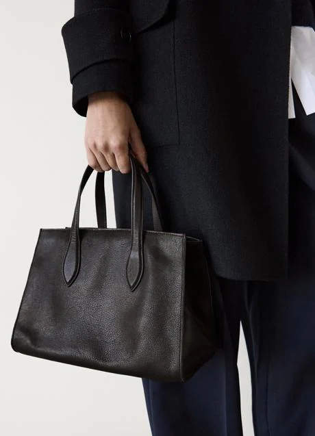 Bolso negro de Massimo Dutti (199 euros)