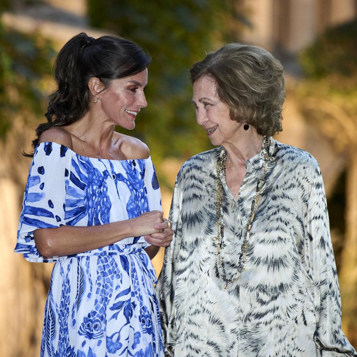 Letizia y la reina Sofía, en una imagen de complicidad reciente. /getty images