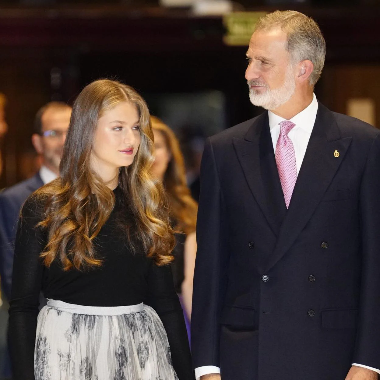 La princesa Leonor junto al rey Felipe VI en el inicio del Concierto Premios Princesa de Asturias./limited pictures