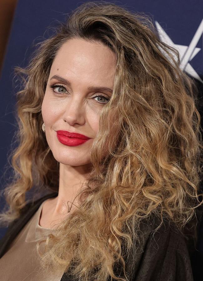 Angelia Jolie con el pelo rizado. / GTRES