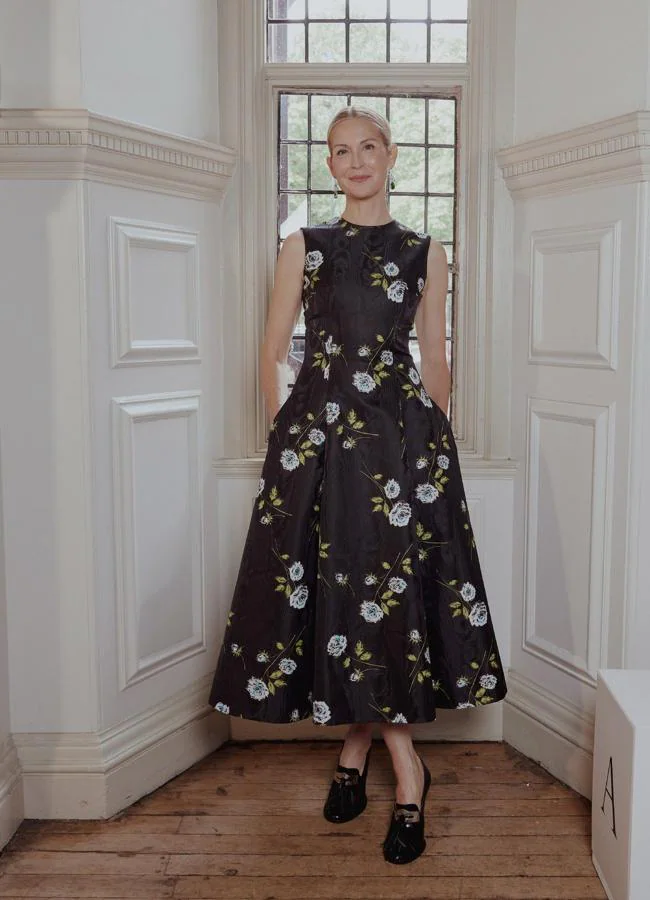 Kelly Rutherford con vestido estampado de flores/@fashionquarterly