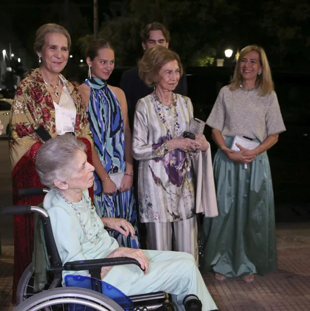 Irene de Grecia, con su famlia, en la boda de Teodora de Grecia. 