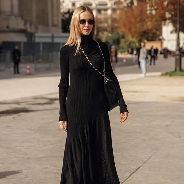 Mujer con vestido de otoño