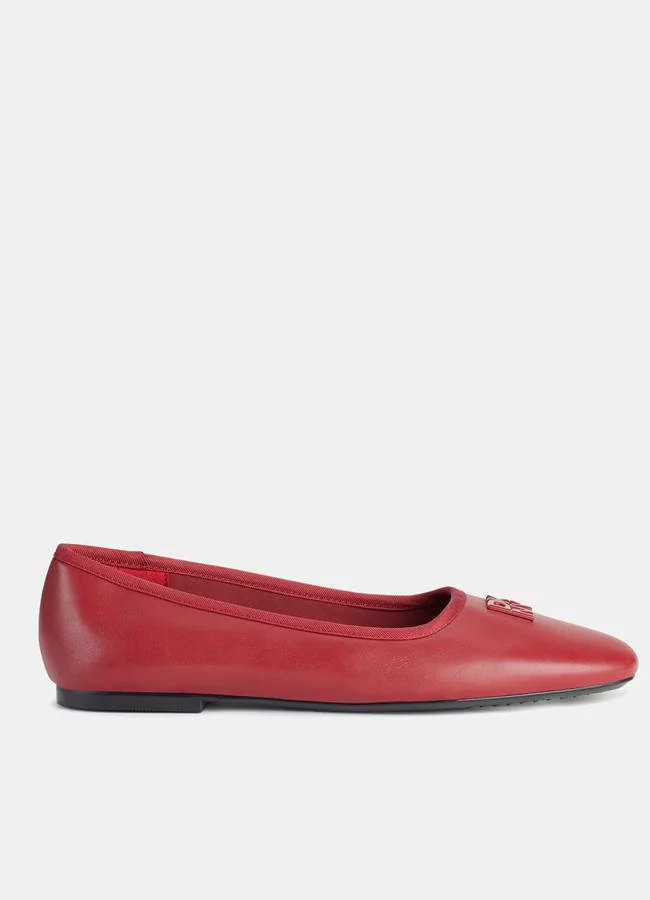 Bailarinas rojas de DKNY, 145 euros.