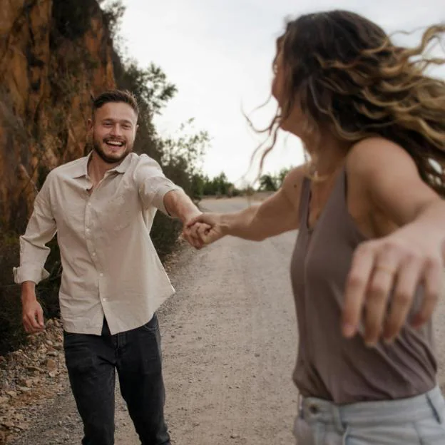 Qué es el benching, la tendencia en relaciones que puede dañar tu salud mental