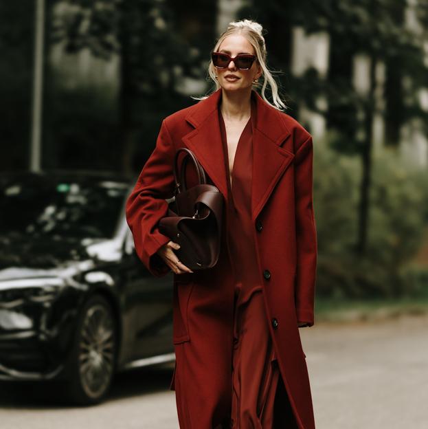 Cómo llevar los abrigos rojos este invierno para conseguir los looks más especiales y elegantes