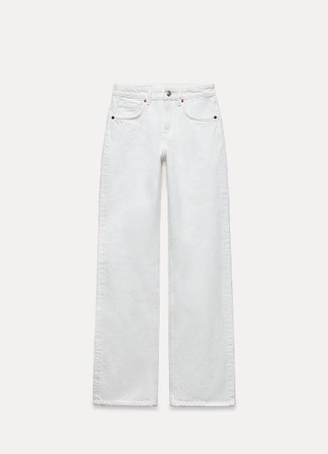 Vaqueros blancos de Zara (29,95 euros)