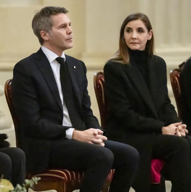 Emanuele Filiberto de Saboya y Clotilde Courau, en la despedida de Vittorio Emanuele de Saboya.