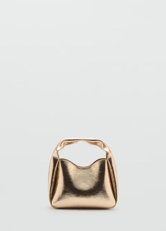 Bolso dorado de mano de Mango, 25,99 euros.