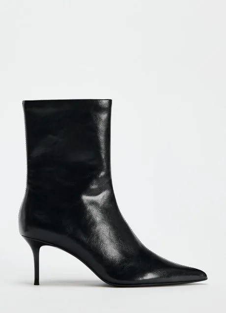 Botines negros de Zara (35,95 euros)