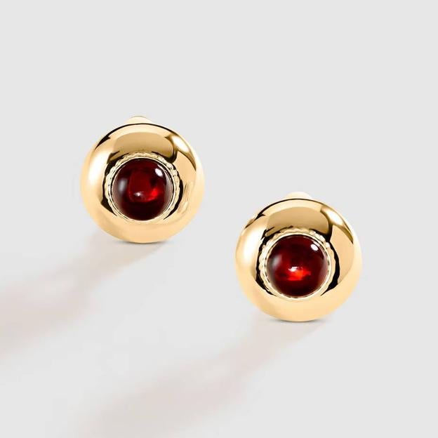 Pendientes redondos acabados en oro con cabujón de color rojo carmesí N-13 Unica (69€)