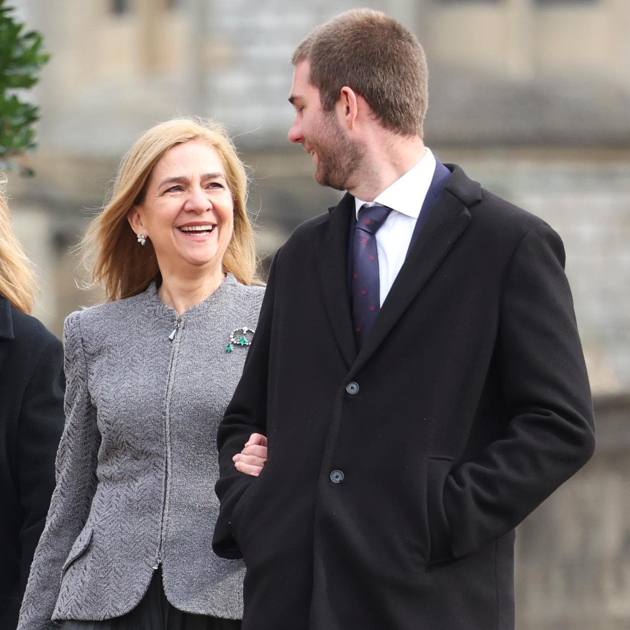 Juan Valentín, el hijo mayor de la infanta Cristina e Iñaki Urdangarin, se ha convertido en el acompañante oficial de su madre en eventos familiares. /gtres