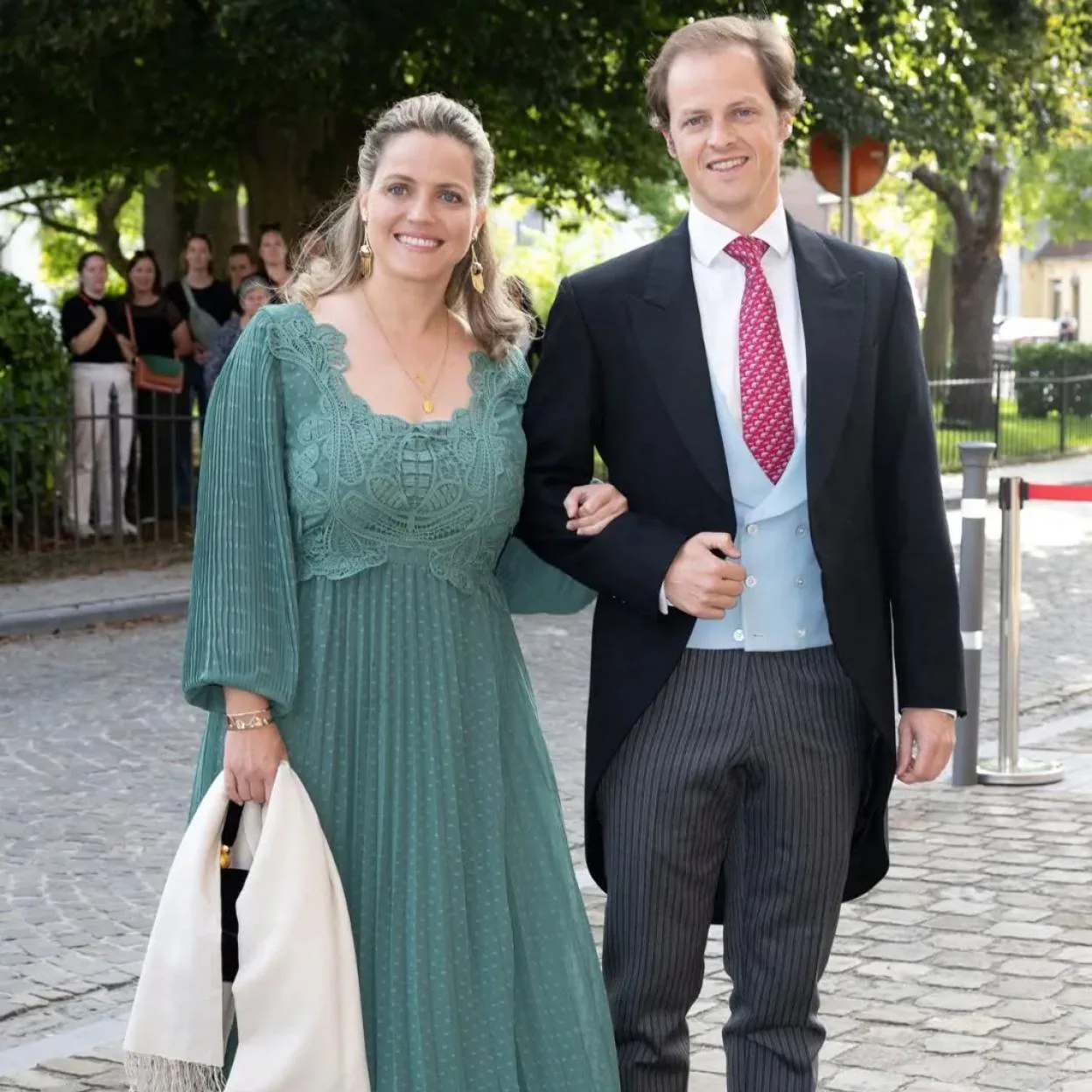 El príncipe Rafael Orleans-Braganza y su hermana Gabriela. /@promonarquia