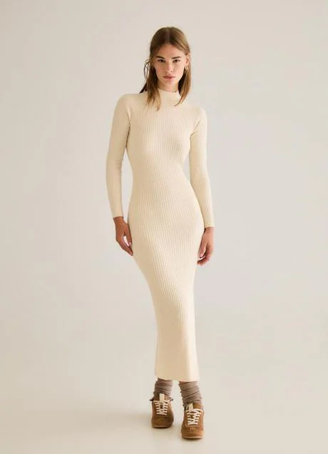 Vestido de punto de Stradivarius (29,99 euros)