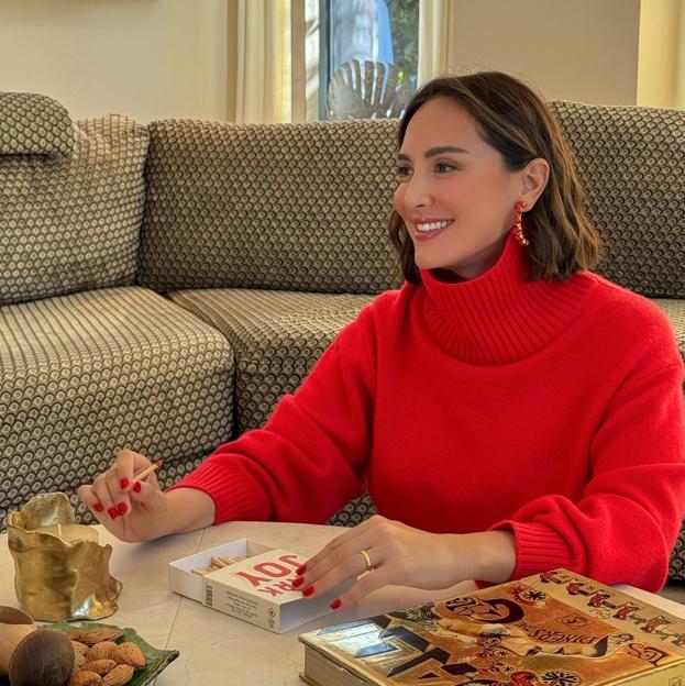 Tamara Falcó con un manicura roja.