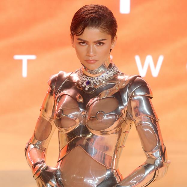 Zendaya con un imponente look de Thierry Mugler en la première de Dune II. 